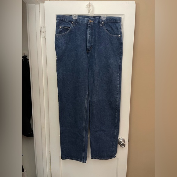 Wrangler Relaxed Fit Jeans - Picture 1 of 7